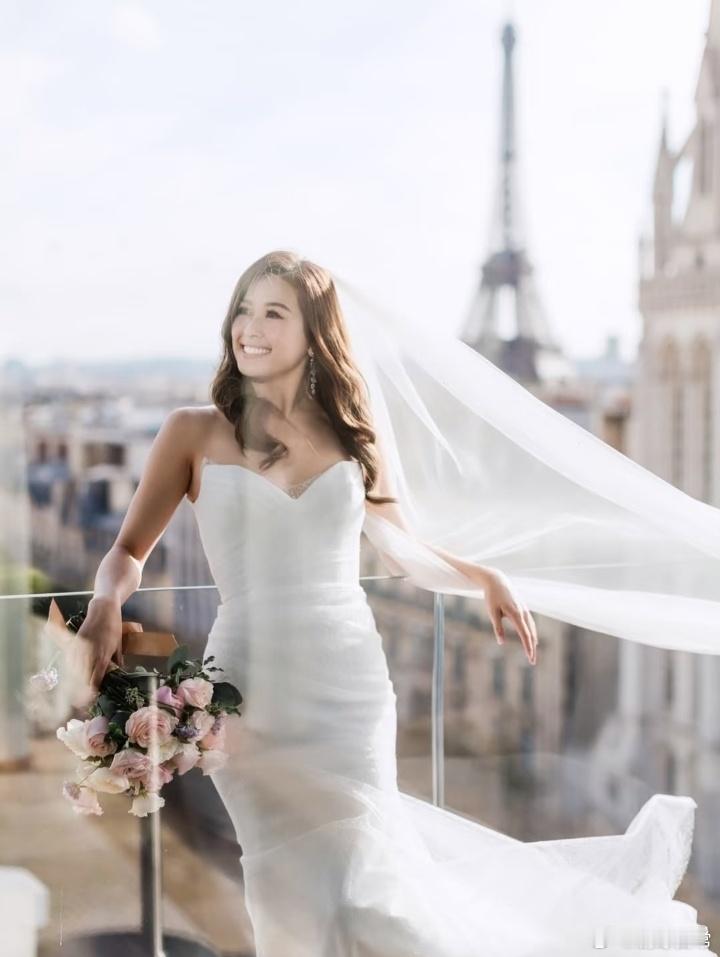 前TVB演员赵希洛官宣结婚从“御用癫婆”到巴黎新娘，从TVB配角到人生大女主。赵