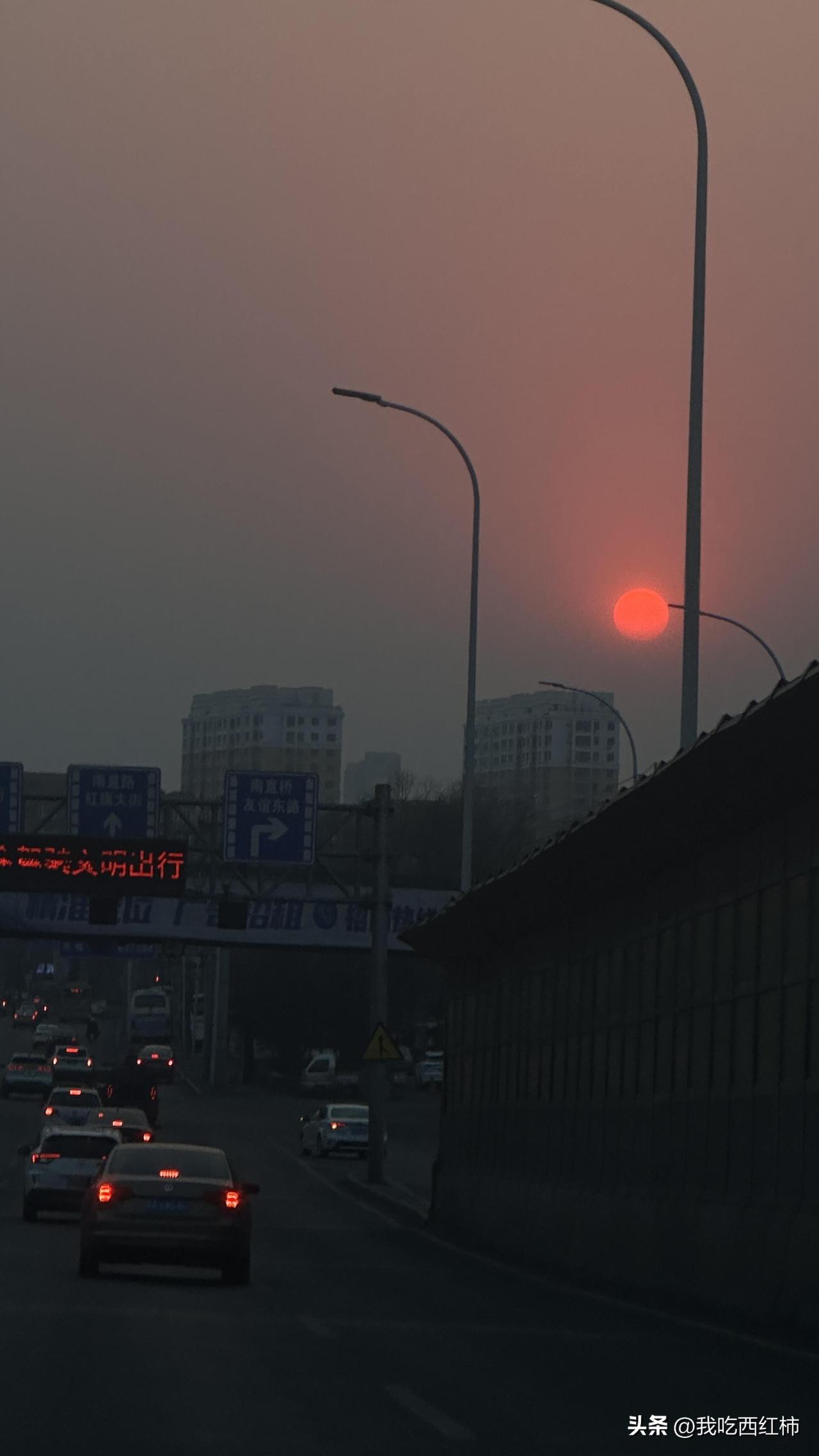 我哭到眼睛肿 我也没明白 我又不是什么很坏的女孩子怎么一路走来总是磕磕碰碰 所有