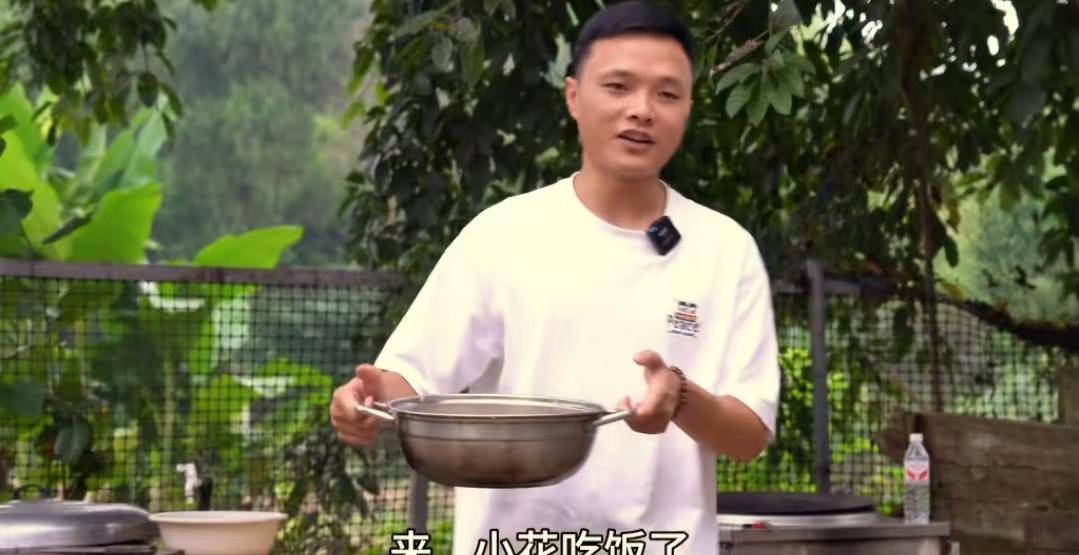我预料到了超娃会出道歉视频
也预料到了他可能会停更半个月到一个月
万万没想到结果