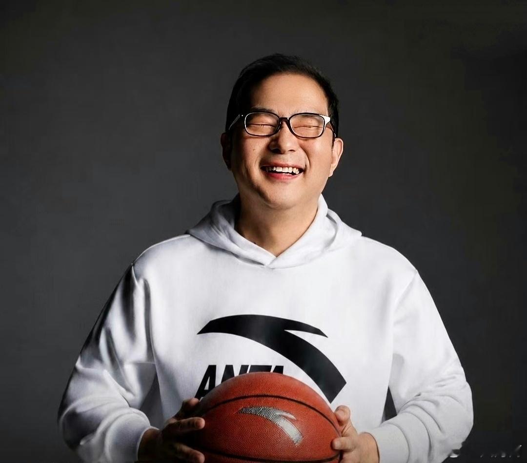 安踏前CEO徐阳，在任时说过最出圈的一句话是：“爱国不是营销噱头，是一种情怀，更