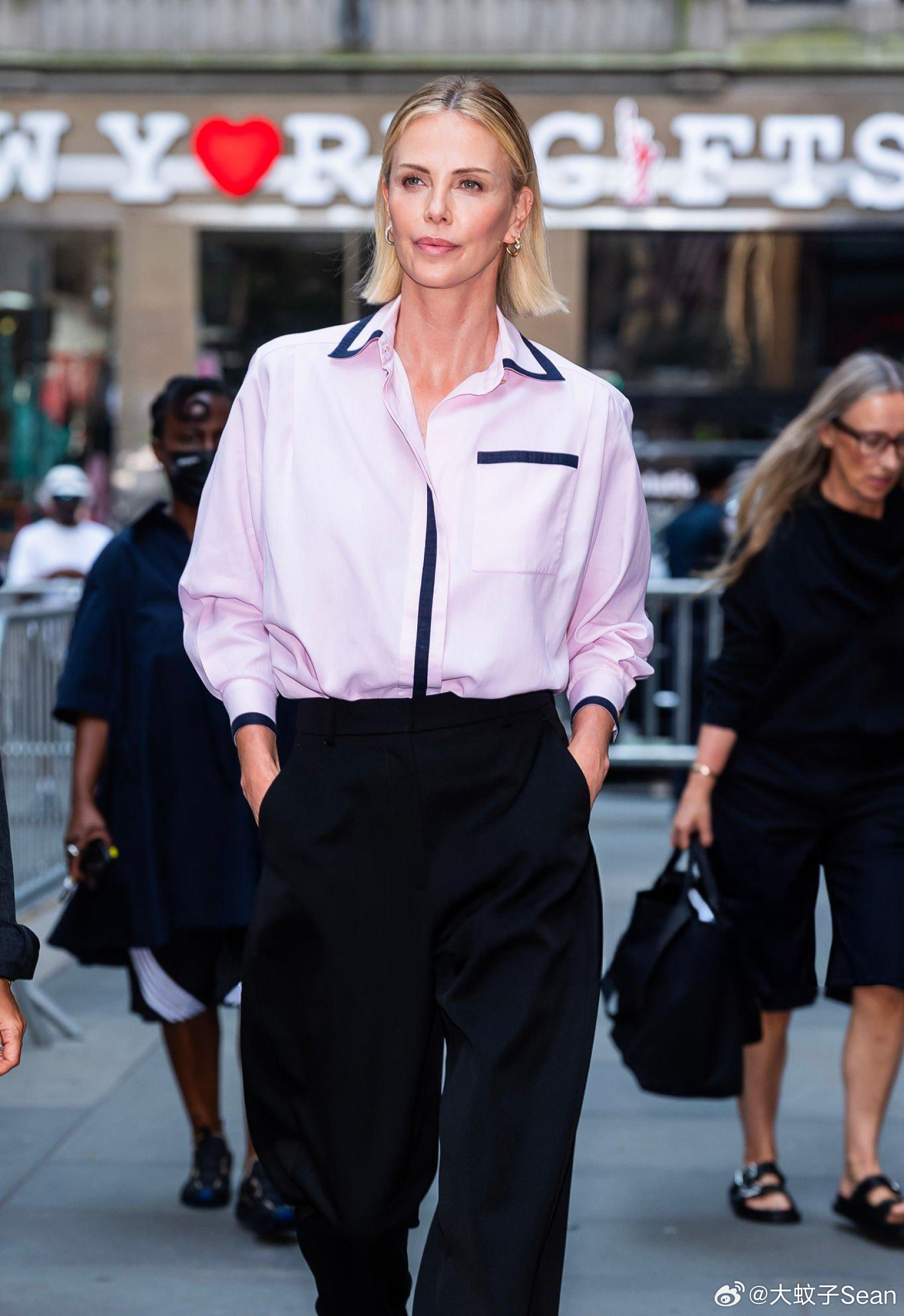 Charlize Theron查理兹塞隆在纽约外出，前往做客《today sho