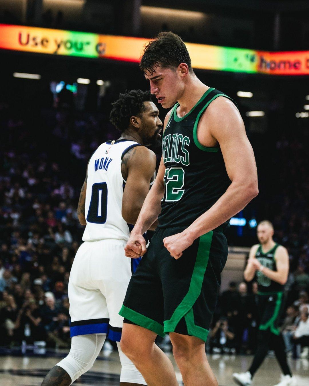 马祖拉：“我认为加尔扎最突出的能力就是他的进攻篮板，这是显而易见的。他在第二阵容