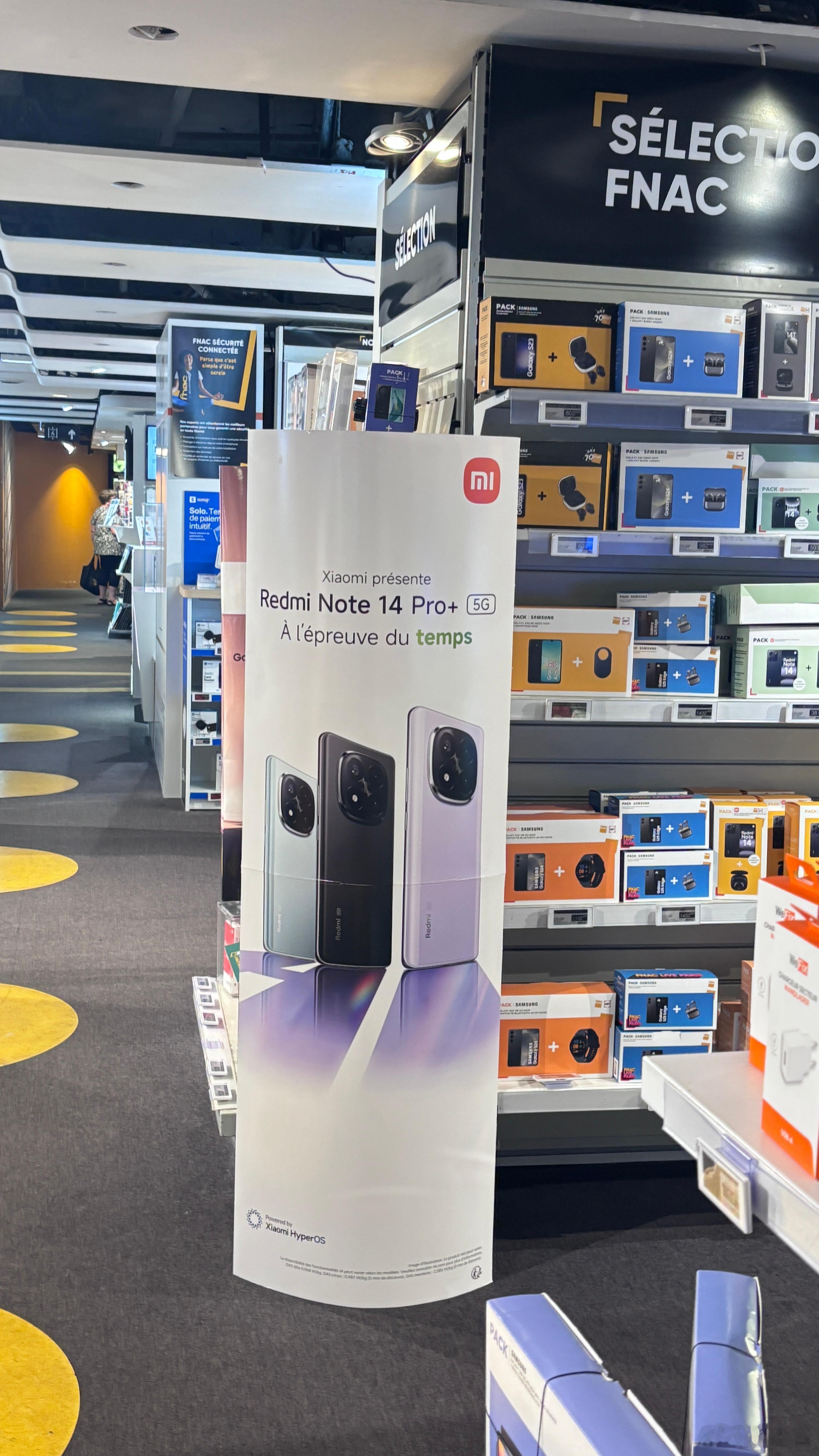 在欧洲商场看到的Iphone旁广告展牌销量怎么样 有没有人来说说[doge]小米