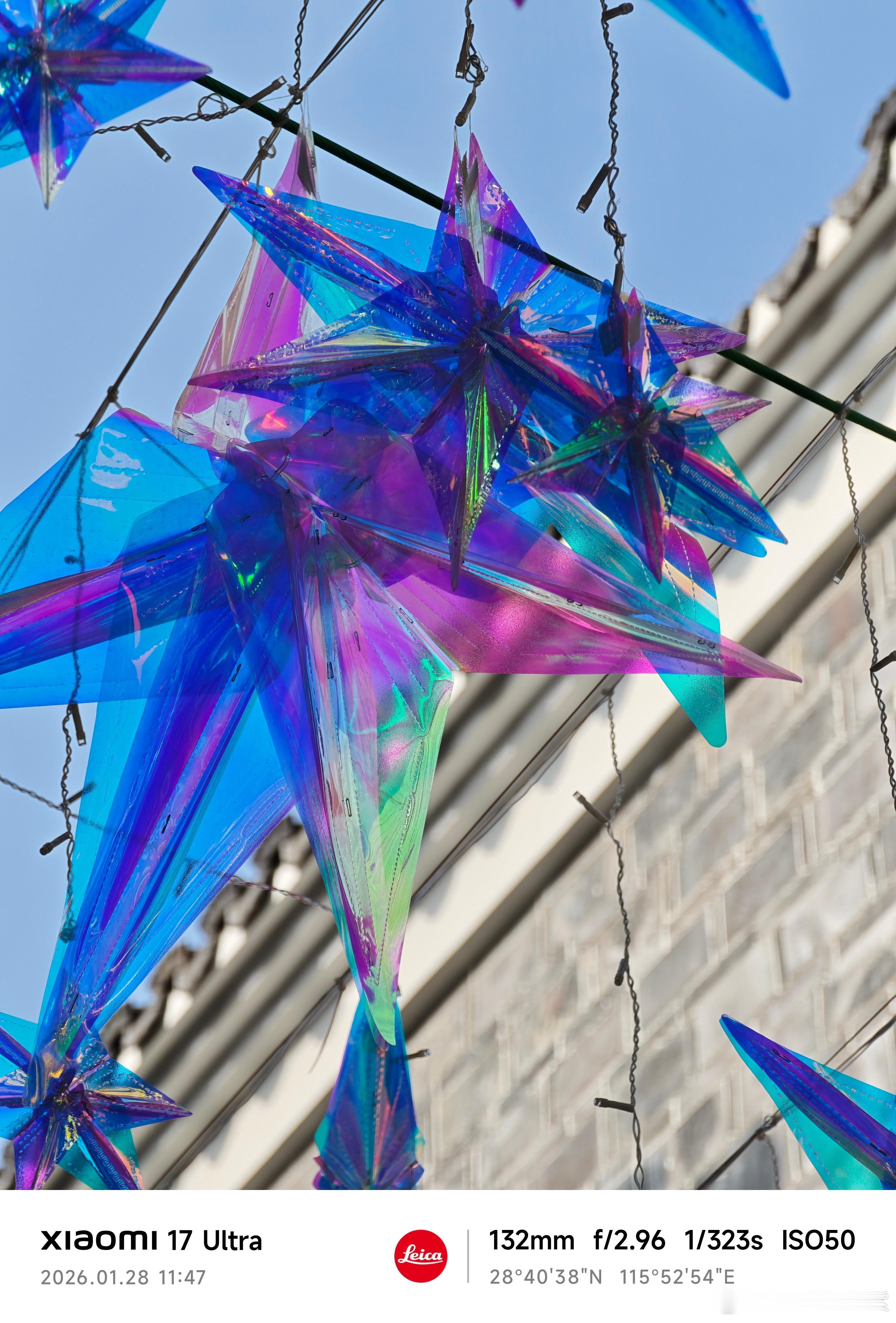 大街小巷已经有很浓厚的过年气息了！！前两天带着小米17 Ultra出门了大家快来