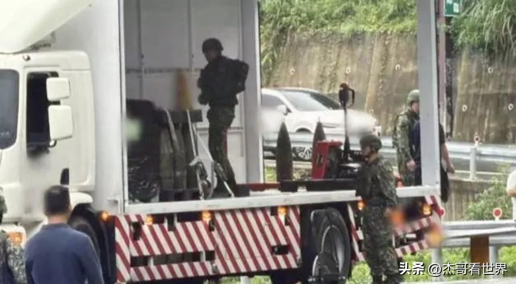 48枚炮弹滚满公路，台军汉光演习又出洋相了。

8月9日，汉光演习第五天，一辆满