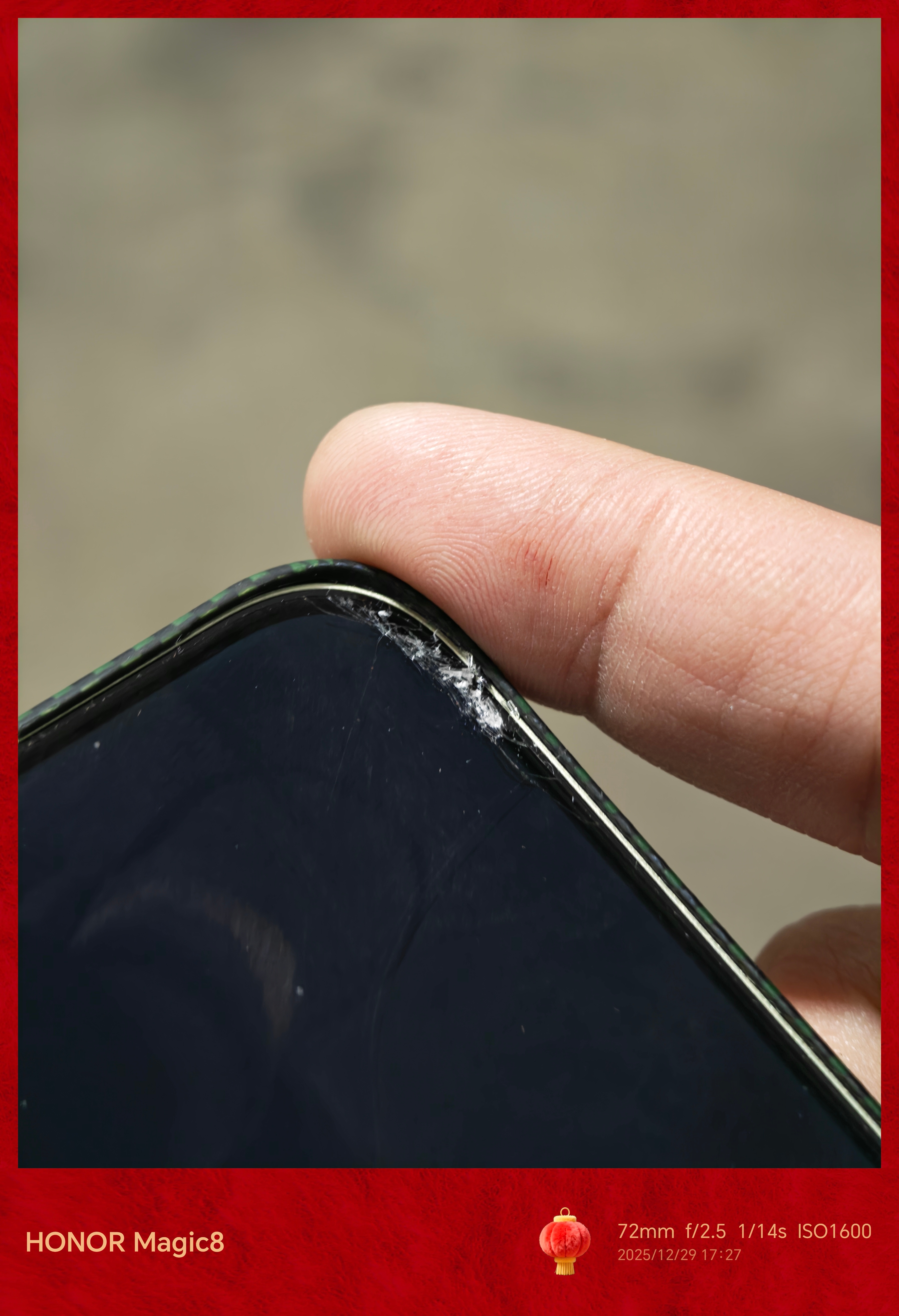 钢化膜真可怕昨天我那超贵的AR膜摔地上碎了，我还想着还能用，先不撕了，结果刚刚一