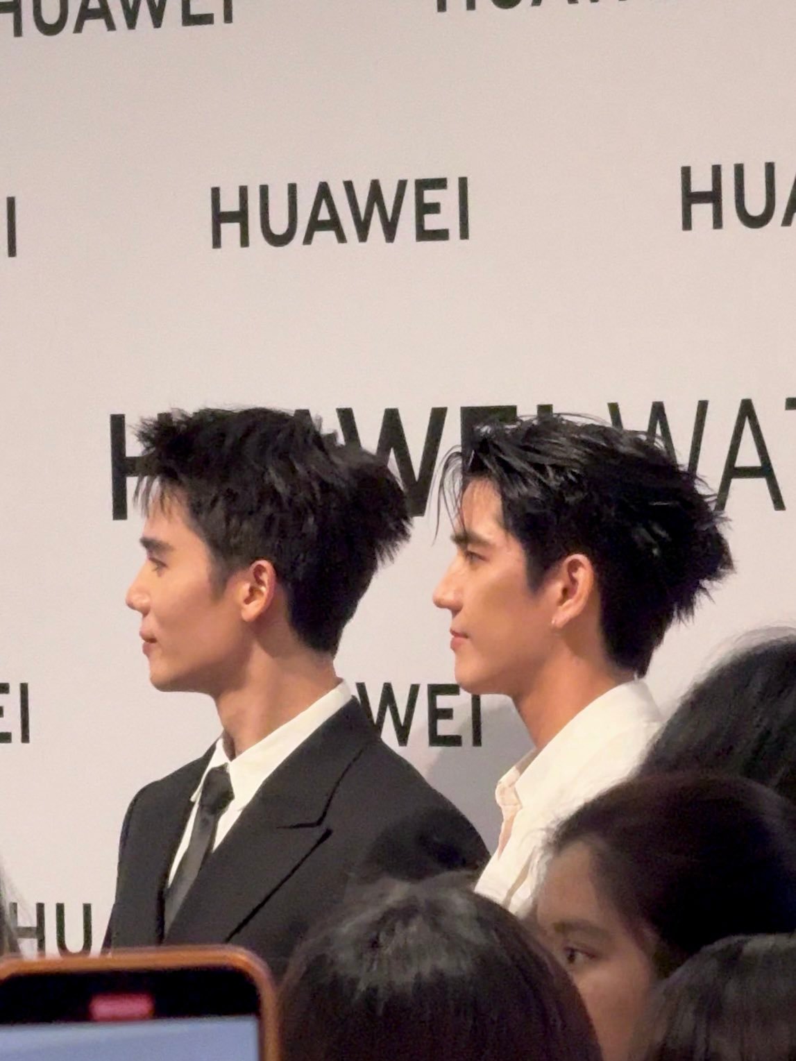 又对着此图开始沉思...二位到底要互吃出怎样的人生（）260924  HUAWE