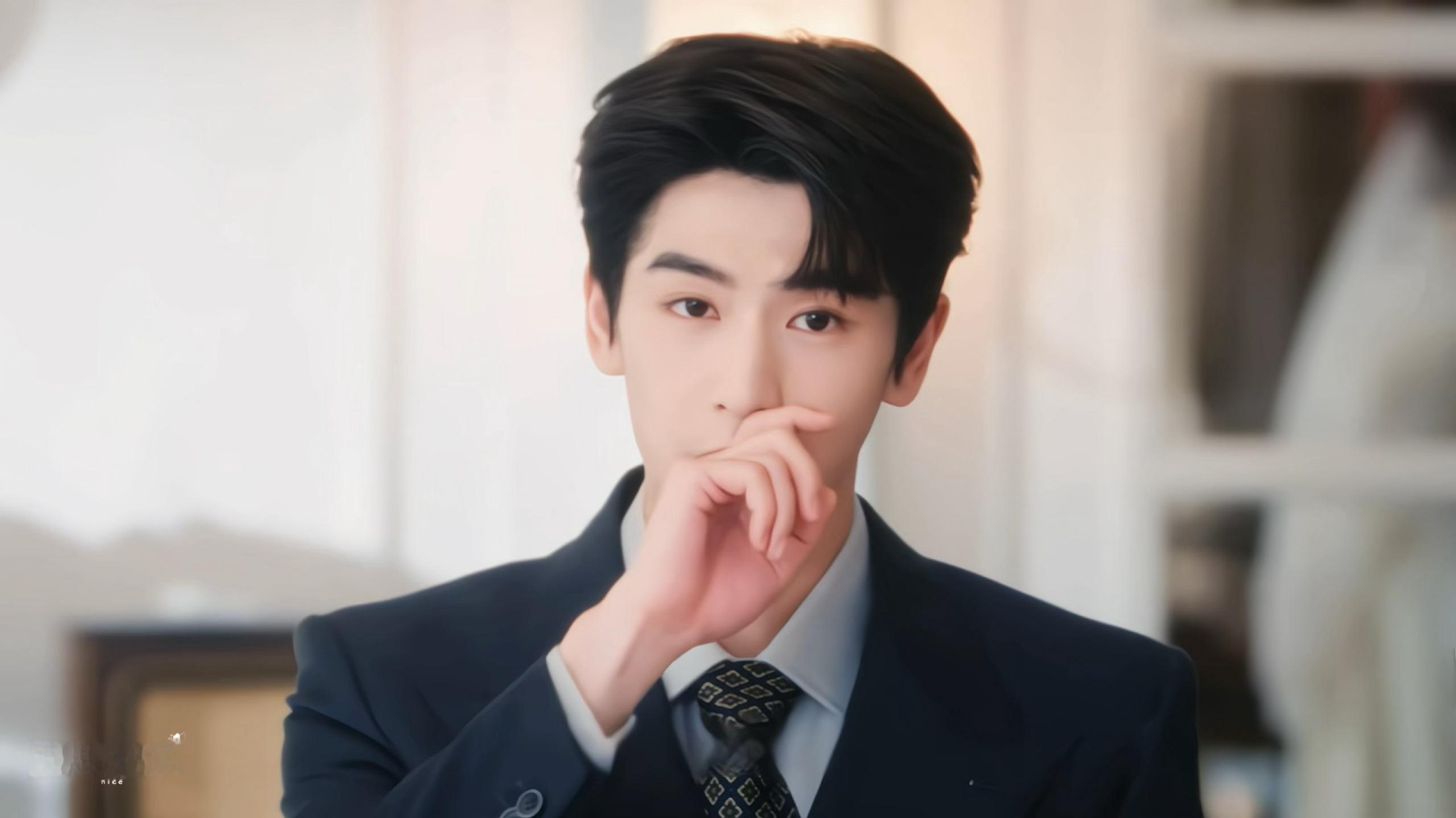 慕容清峄不经意流露出来的纨绔公子哥风流味儿很令人着迷吧🥰张凌赫这一秒过火 