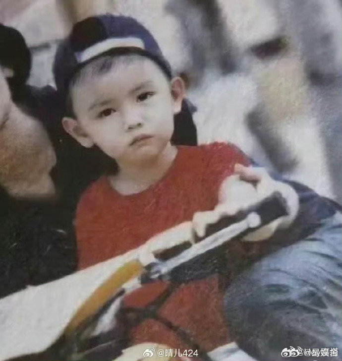 幼年陈飞宇等比例放大陈飞宇等比例放大 原来陈飞宇从小就是颜值模板！《赵氏孤儿》时