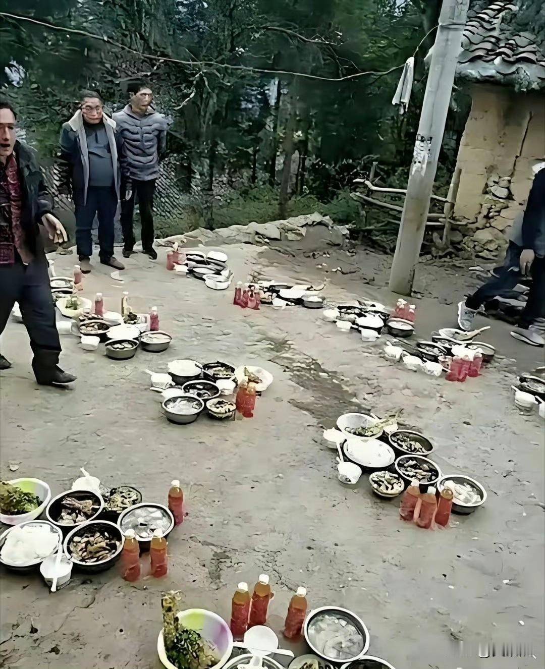 地上吃席，这是哪里的风俗？