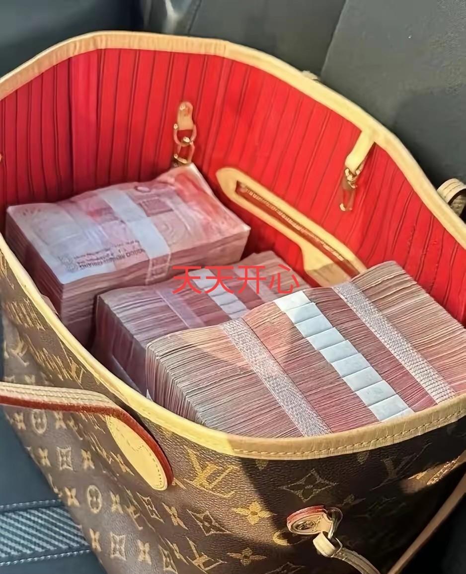 三十万存款，幸福的镜像，阶层差异的思考！
三十万存款，够用吗，好像不太够，但又好