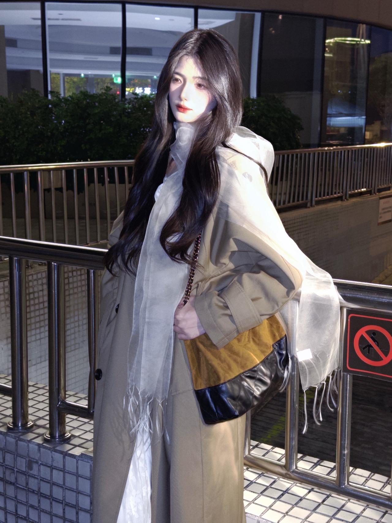 她今天不一样～提前入秋啦长款风衣 清冷御姐风穿搭 夜晚氛围感拍照 风衣穿搭