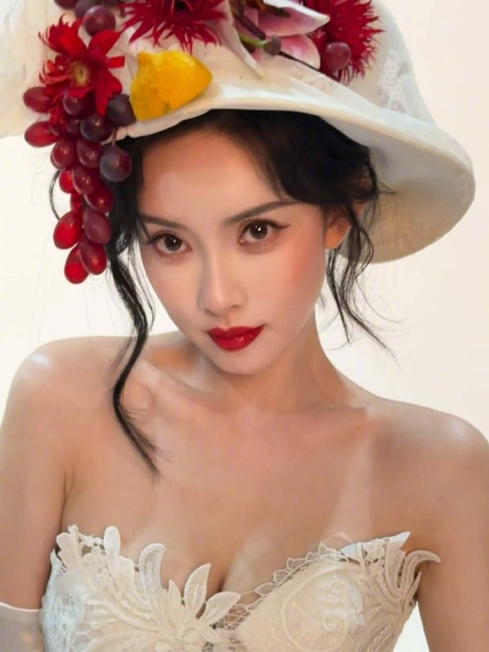孟子义hellohello动一下孟子义这港风十二宫格也太绝了吧！每一张都戳在我审