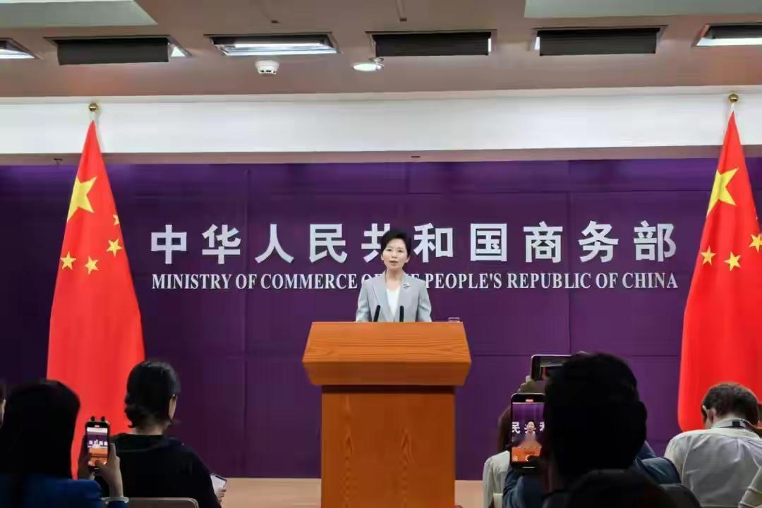 熊猫商务部最新消息说，要加码对日本的反制措施，这一下，日经指数跟着就往下掉了！这