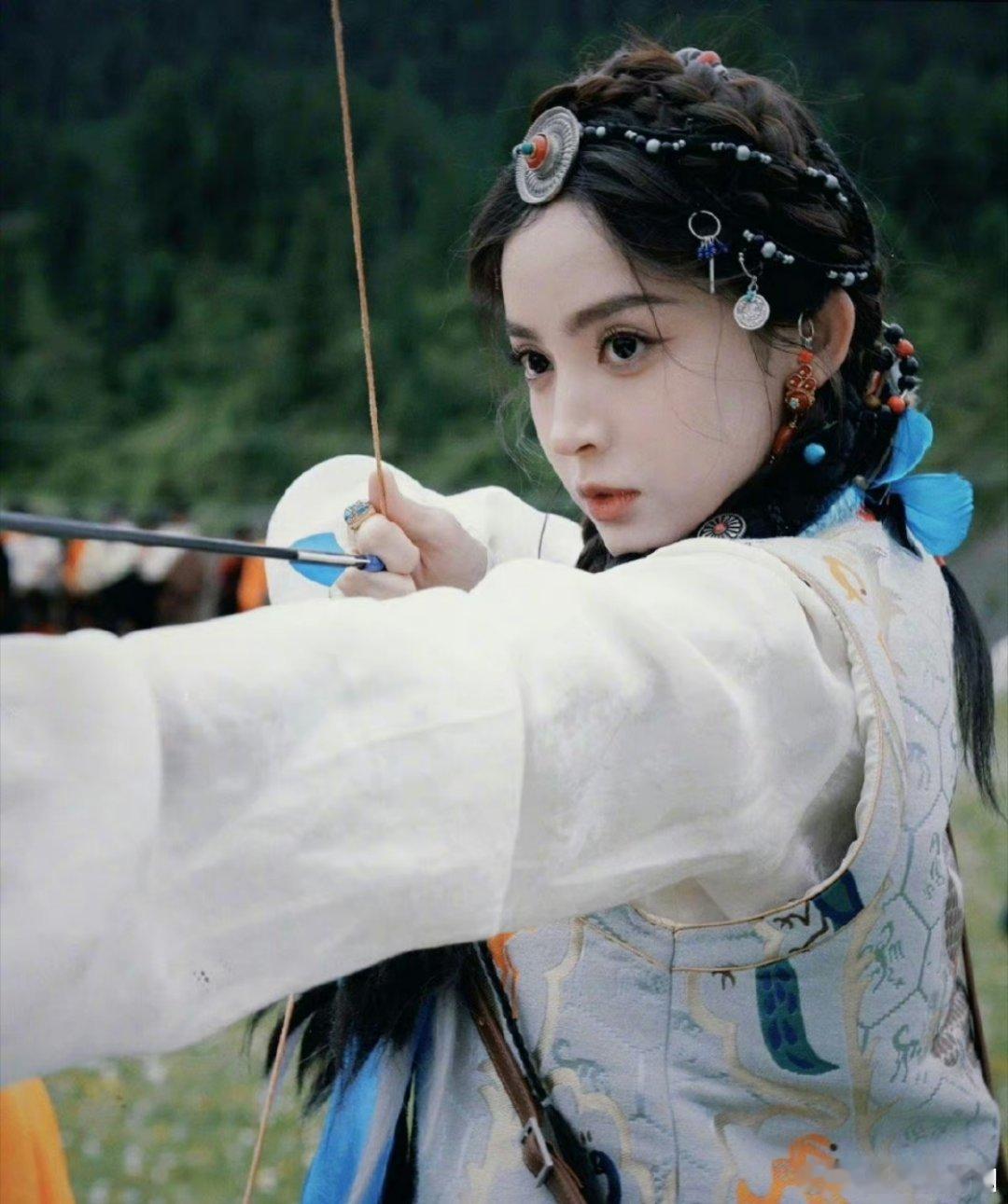 感觉古力娜扎的美貌在这种民族服饰的buff下给拉满了谁懂啊[求关注][求关注]还