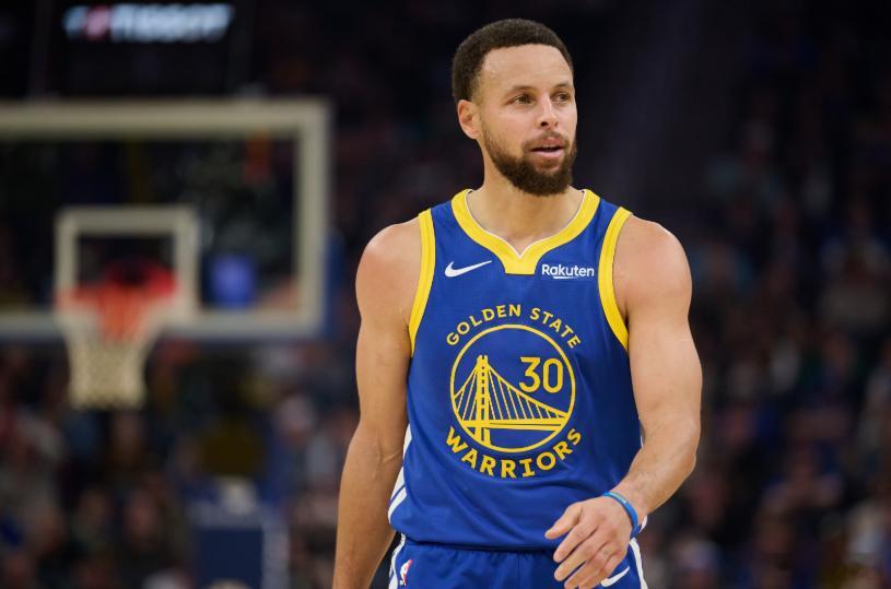 NBA常规赛，勇士136-116大胜黄蜂。赛后，库里接受了记者采访。谈到黄蜂的创