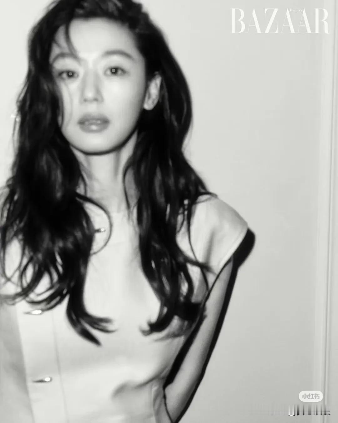 惊艳！千颂伊又美了！
全智贤 x Harper’s BAZAAR
	
巴黎LV看