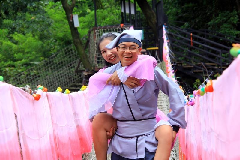 “牛郎织女天仙配，许仙白蛇地神荐”，这两句话串起了经典爱情神话。其实《牛郎织女》