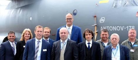 大批日本专家抛弃日本，涌向中国，表面看是为了赚钱，实际上别有用心。

藤岛昭正，