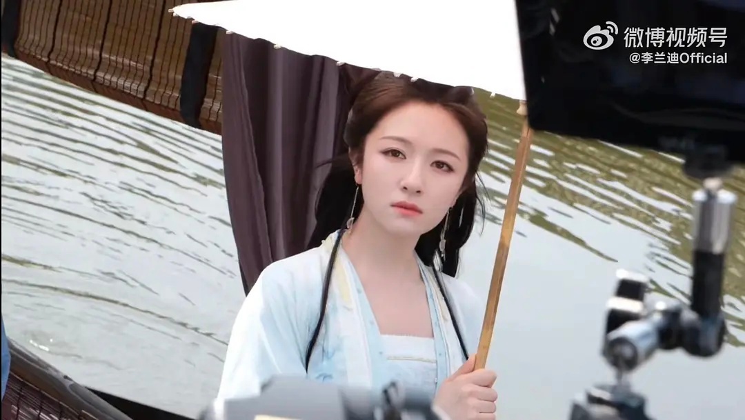 李兰迪新剧定妆让人get不到啊 感觉脸好圆啊 ​​​