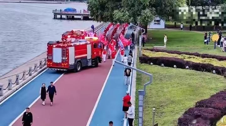 暴走团占道逼停120和119应担什么责暴走团的活动不同于跳广场舞，已经形成聚众活
