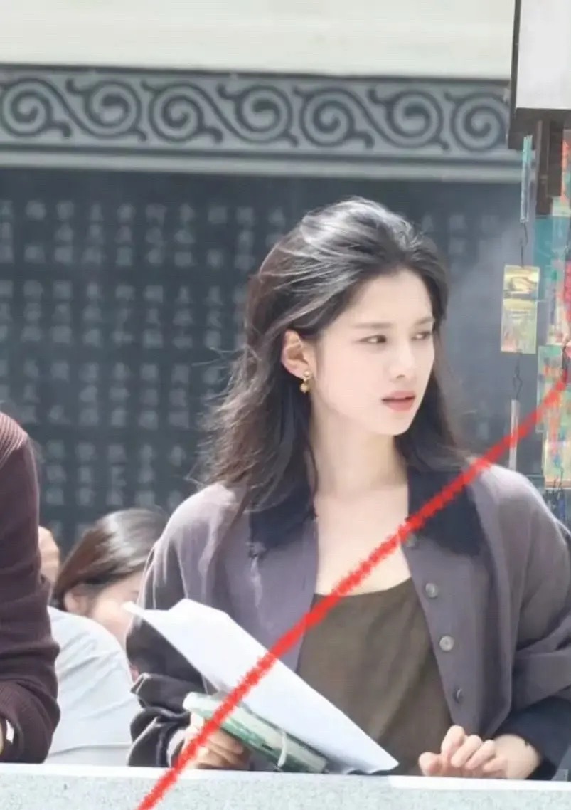 又是羡慕张婧仪高颅顶的一天雾里青路透