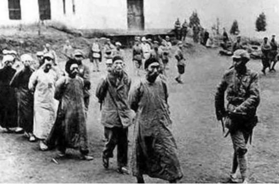 我们回顾历史，就会惊讶地发现，凡是毛主席领导建立根据地的地方，例如江西、福建和陕