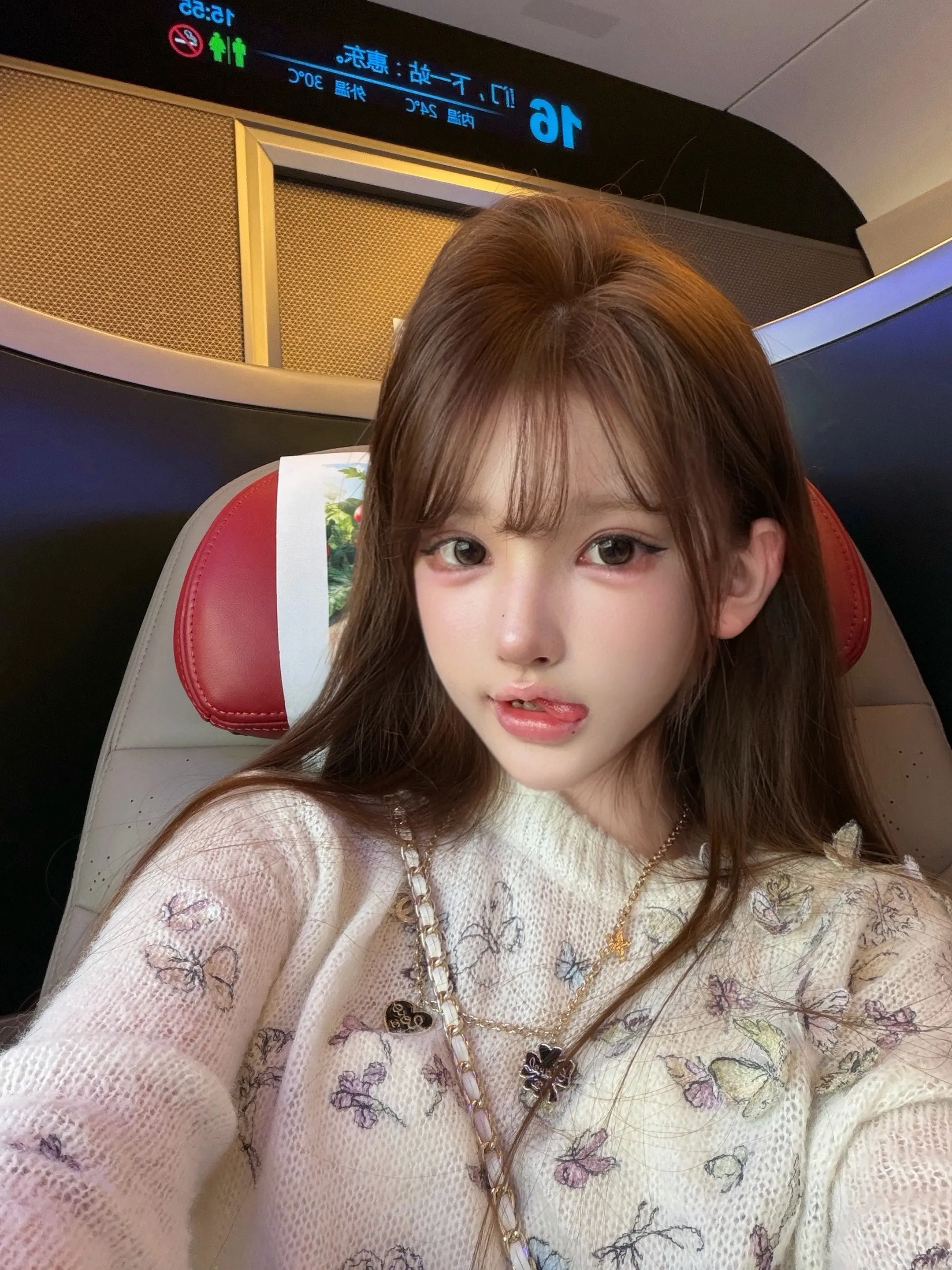 人类只是我的兼职 我是一只遇事只会狂飙眼泪的水母