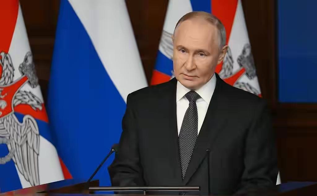 抢在美军开战前，俄交出武器，中方也先发制人，局面开始一边倒