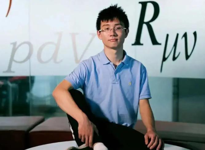 24岁的中国物理天才曹原，破解百年世界难题，美国许诺:“只要留在美国，绿卡、美元