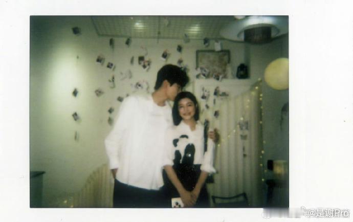 陈妍希周柯宇跟官宣似的 幸好陈妍希离婚了，要不然还真没法营销  在一起吧，就算是