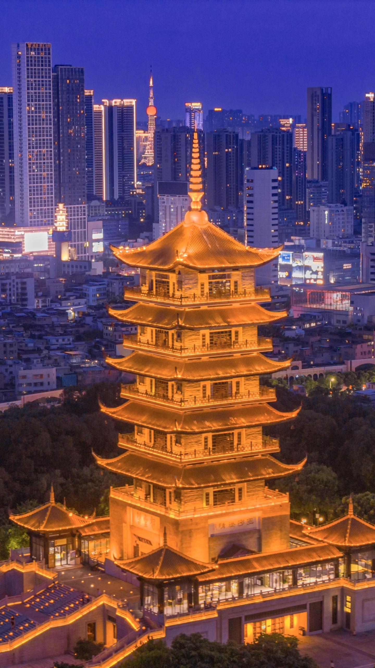 打卡佛山雷岗公园魁星阁。🌳如果你晚上散步不知道去哪里可以来雷岗公园走...