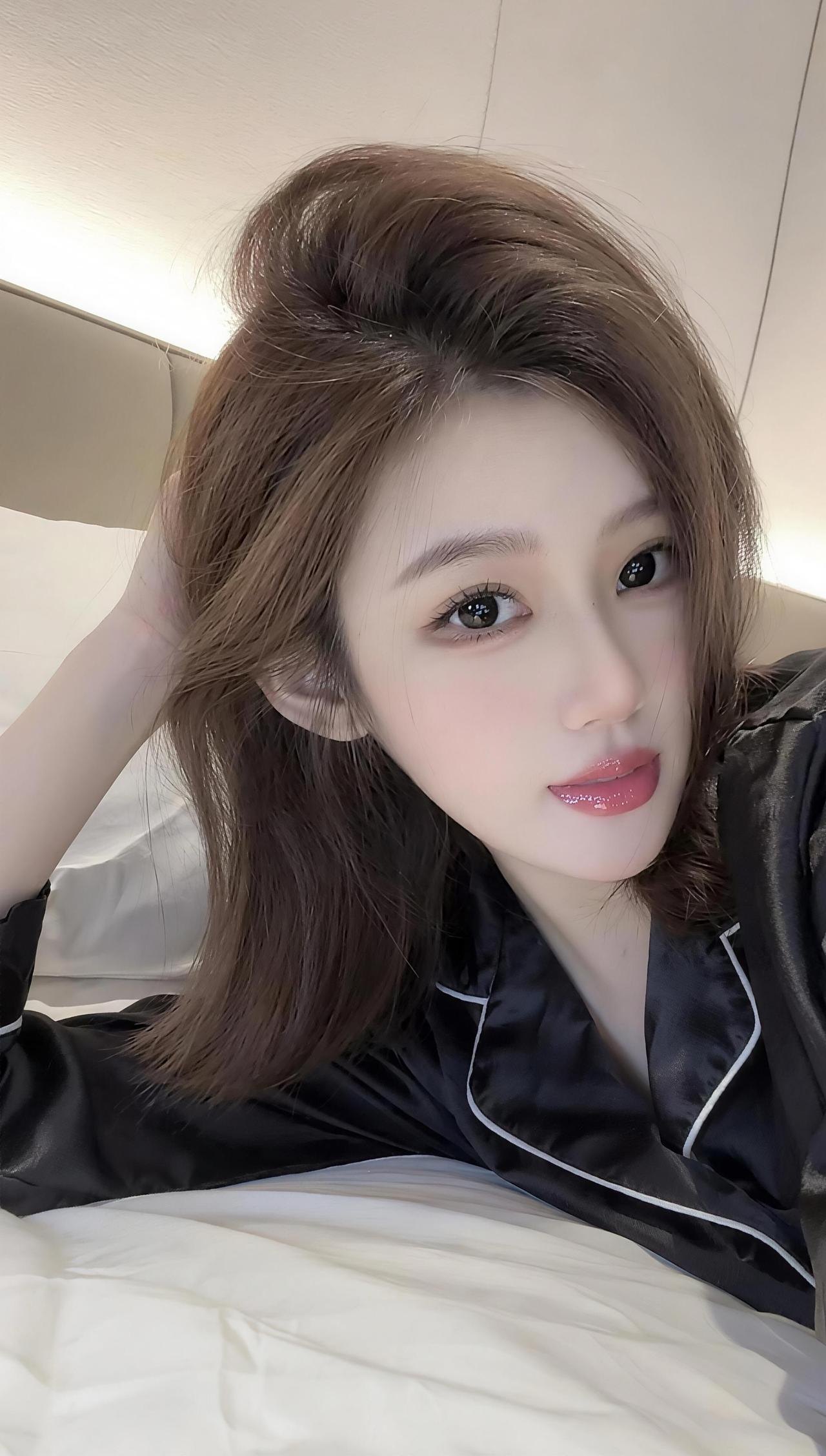 有些事，想多了头疼，想通了心疼，所以，该睡就睡，该玩就玩