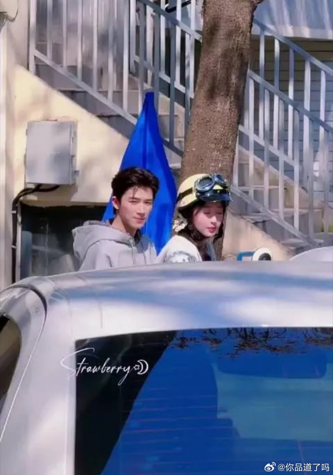 王星越、邓恩熙《告白》最新路透曝光，吻戏+同骑电动车画面甜度拉满 