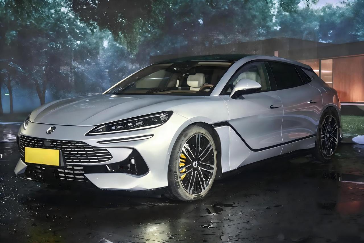 闲着无聊，给腾势Z9GT换了个马丁脸，心动了？还是更丑了？【来自懂车帝车友圈】