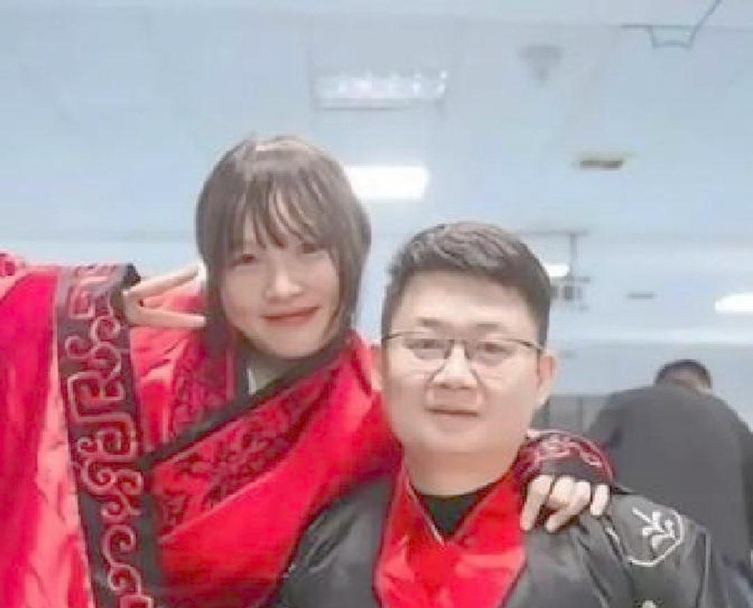 2008年5月12日，22岁的济南军区侦察兵梁智斌在北川中学废墟中徒手刨出10岁