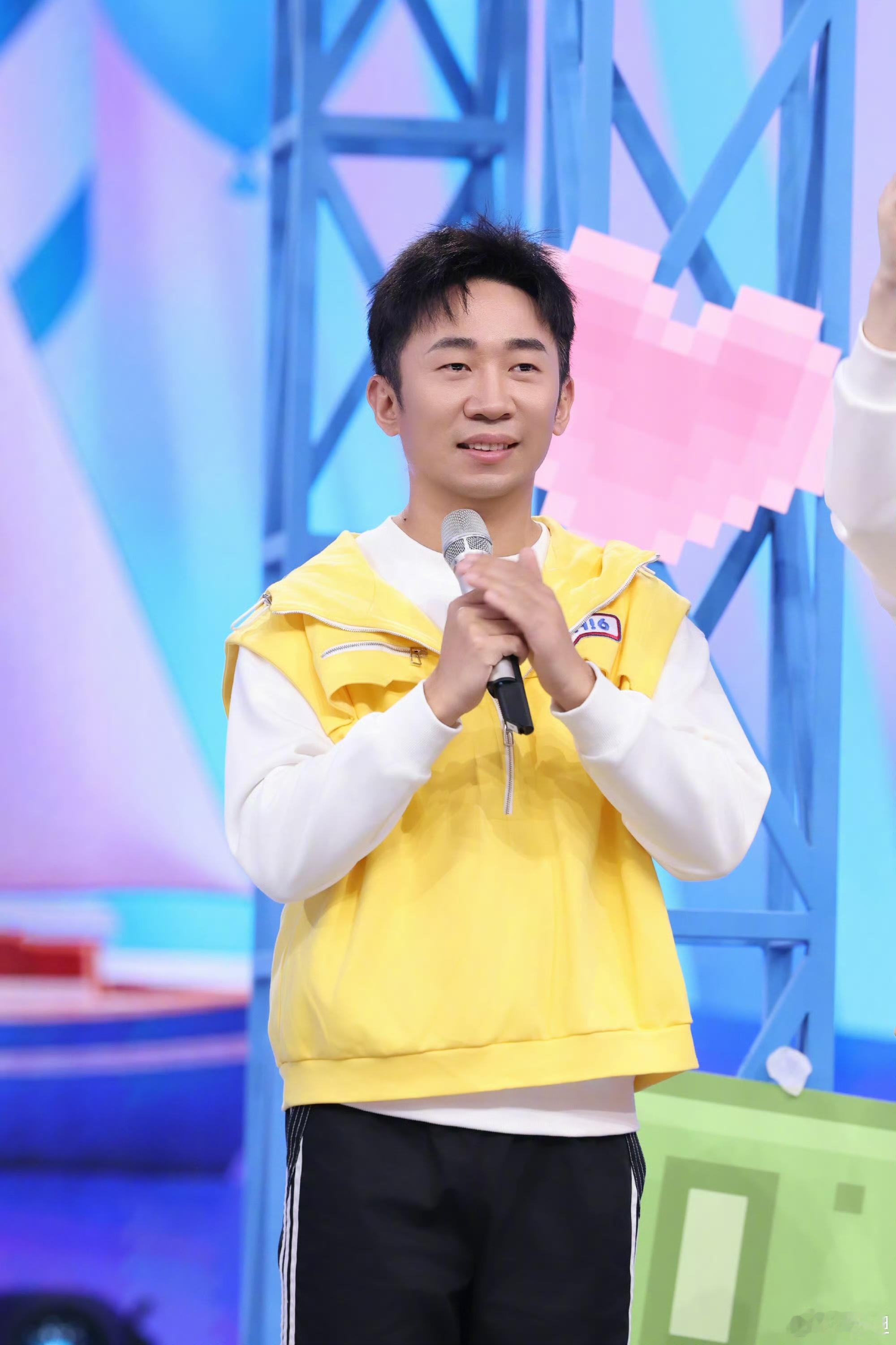 杨迪晒和网友的聊天记录 粉丝：迪哥最近撒饭频率是不是又高了？杨迪：这得问我的“人