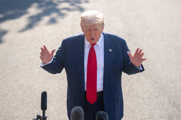 【特朗普面临共和党人倒戈窘境！“爱案”成关键，被迫同意档案公开】一夜之间，政治戏