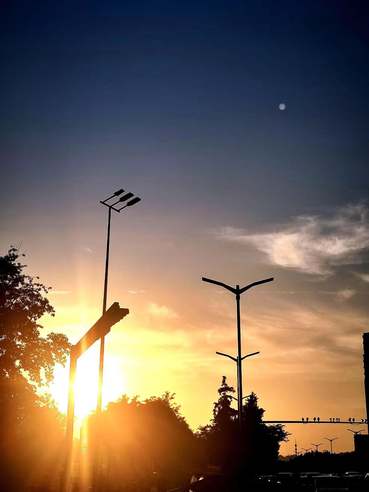 人间皆是过客，相逢不必当真。两个人不刻意的见面这辈子几乎是不可能见面了五一假期一