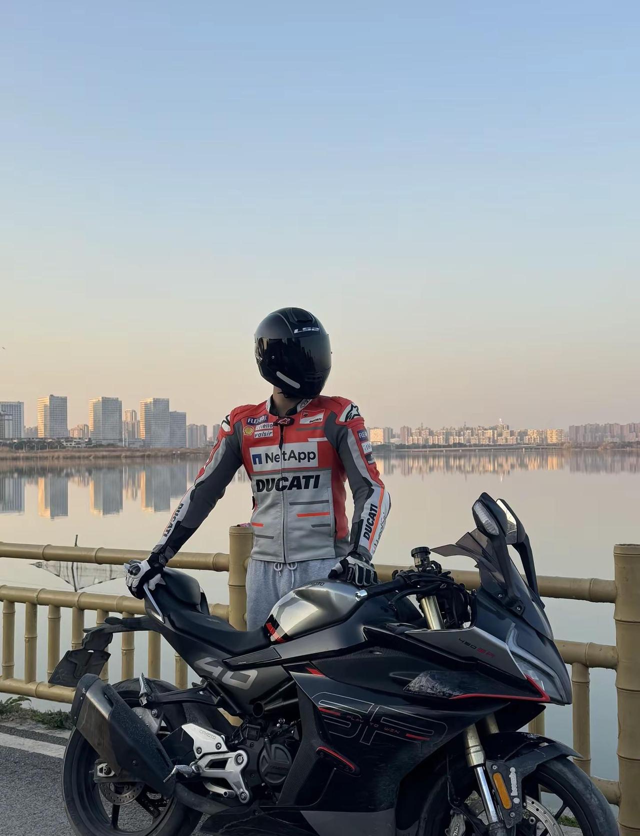 我脾气很差 伤人的话总是比温柔先流出嘴巴安全骑行 管住右手