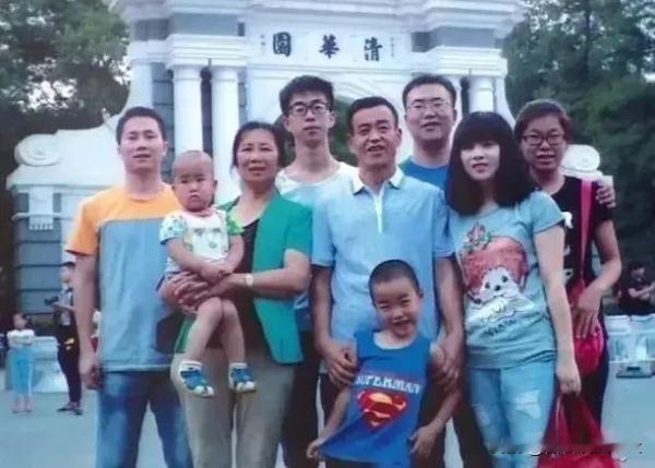 一门四清北！普通农民夫妇的顶级育儿智慧，治愈无数教育焦虑
 
教育内卷时代，无数
