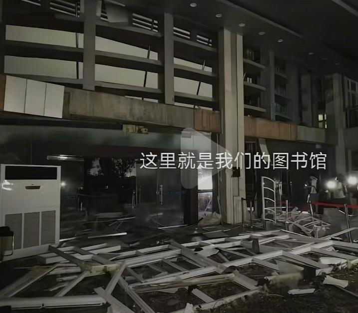 #遭龙卷风袭击黄冈师院提前放假#【遭遇龙卷风的黄冈师院：已通知学生离校，开学回来