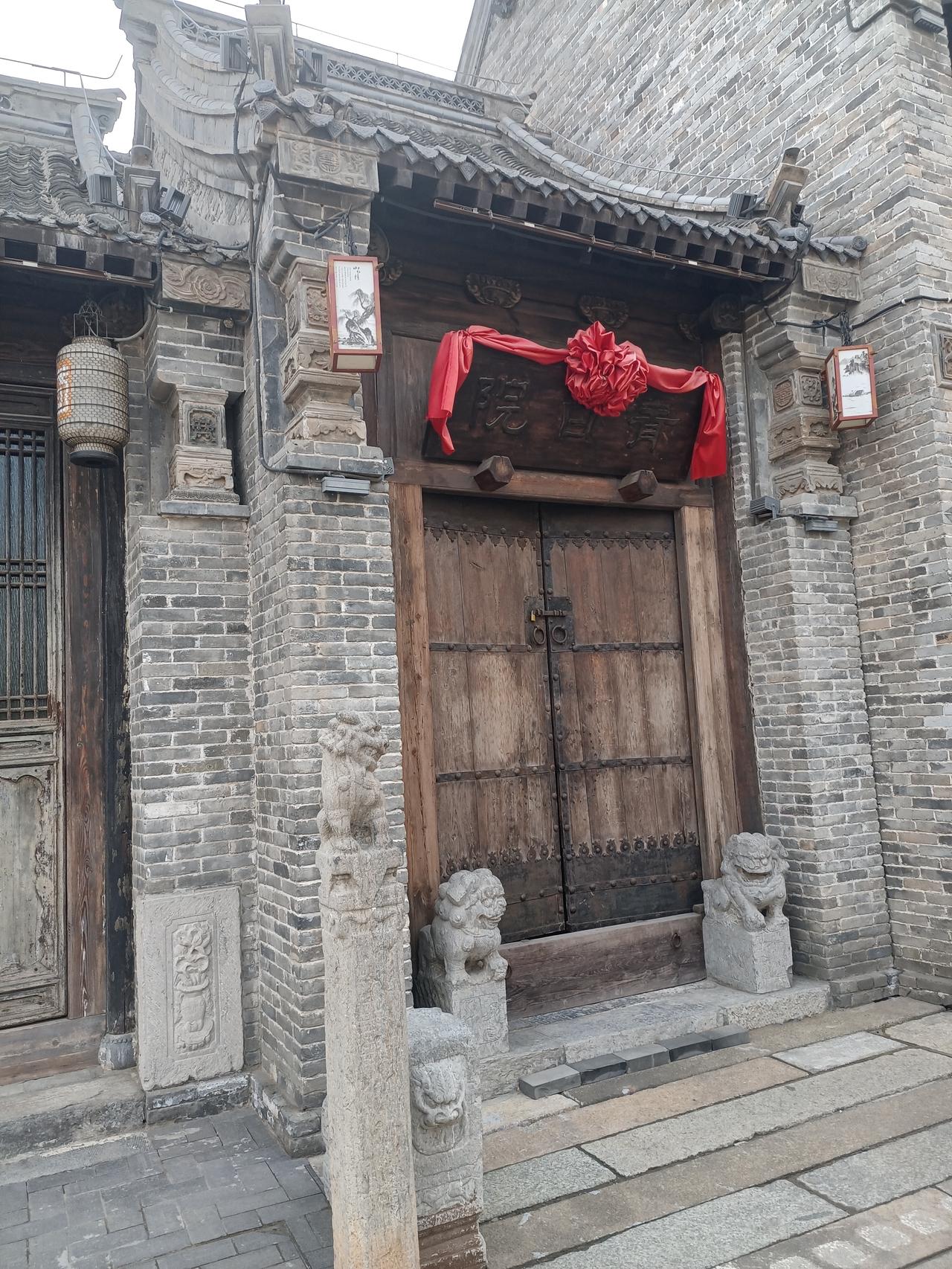 清朝亡了百年封建未灭！只是换了华丽外衣，困住整整一代人！
 
总有人站在现代的高