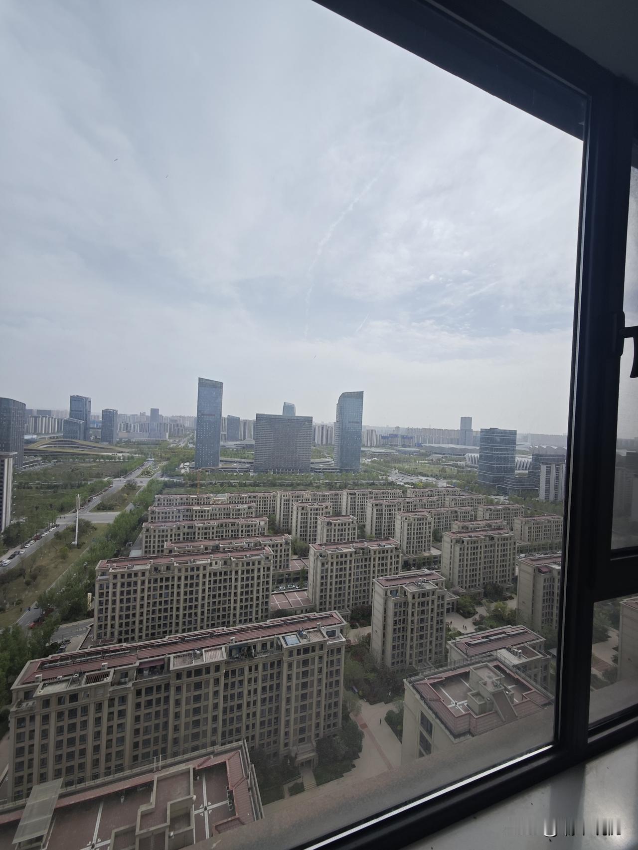 绿城全运村
面积：127平米
精装修
业主诚心出
单价：18000＋
视野无敌西