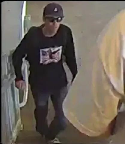 枪杀查理的凶手照、枪支曝光！美国FBI悬赏10万美元追凶！目测凶手白人男子，像2
