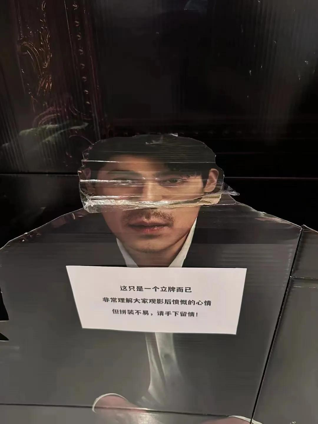 《消失的她》和差点就消失的朱一龙的脑袋。有时候，群众的爱恨情仇表达的就是这么直接