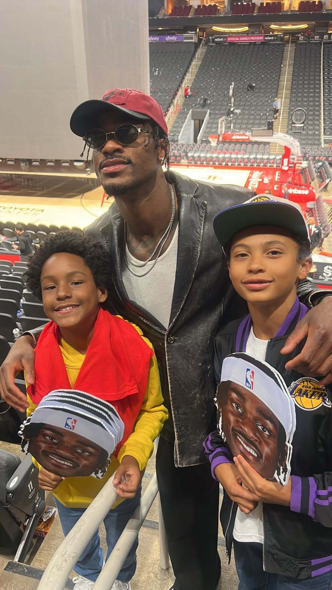 左手搂大侄儿右手抱外甥范德比尔特 湖人vs火箭