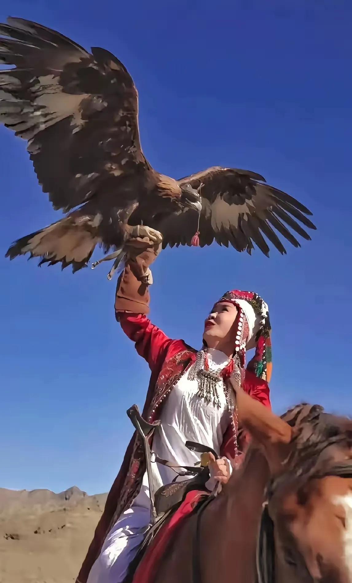 见过贺娇龙的人，都会被她打动。她身材苗条得像一阵风就能吹倒，说话细声细语，可做起