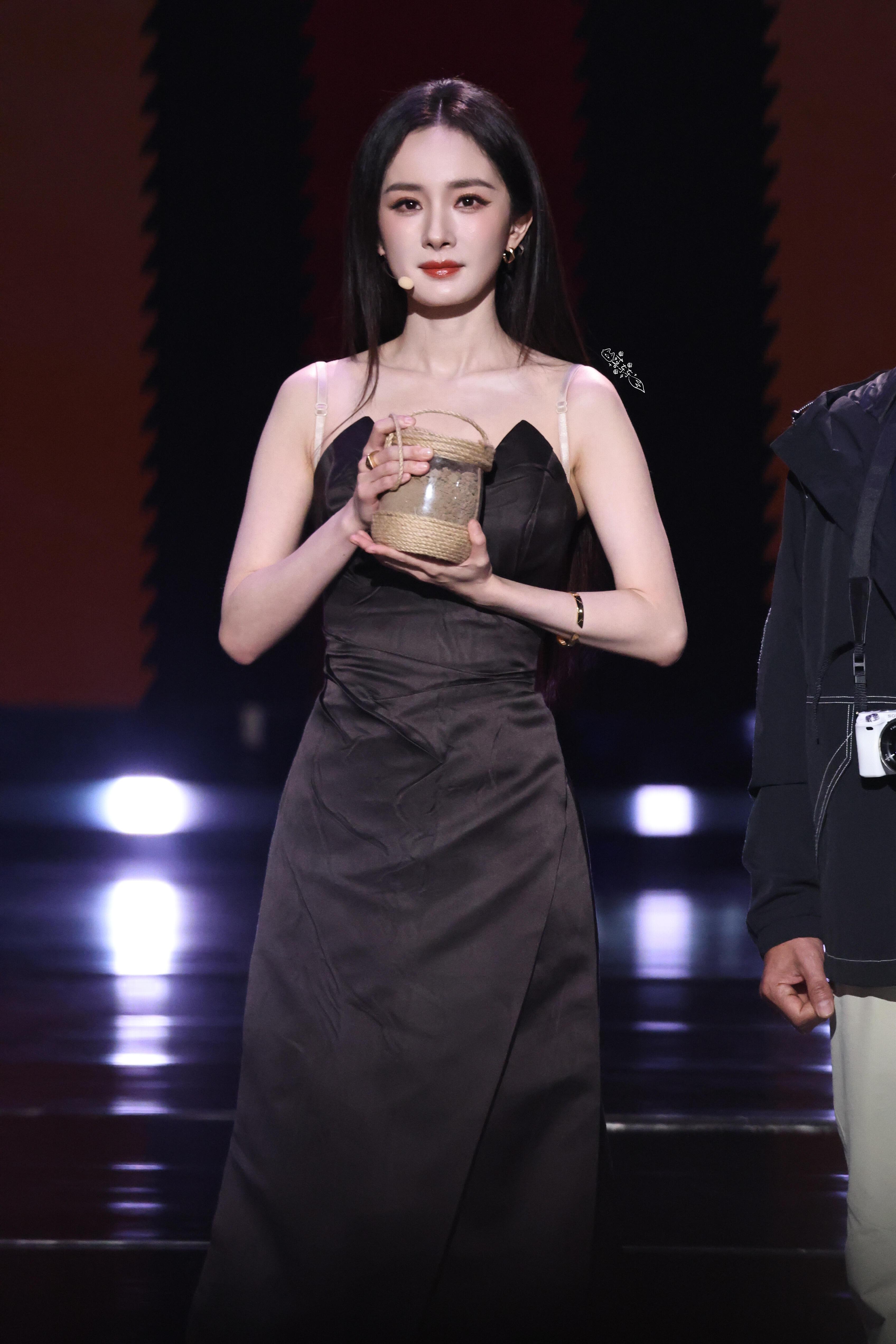 杨幂CMG年度盛典-好绝的眼神 