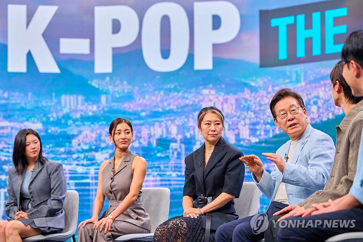 【李在明祝贺K-POP歌曲Golden首获格莱美】 韩国总统李在明2日就奈飞（N